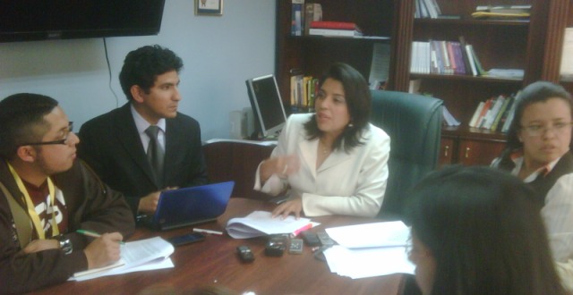 21-foto entrevista periodistas