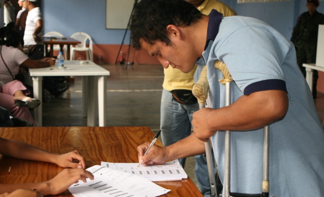 19-CNE personas con discapacidad sufragando