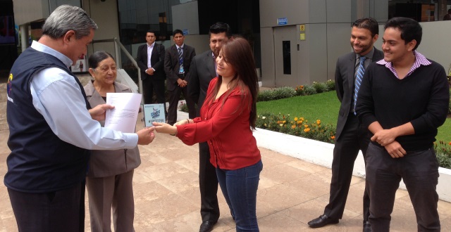 CNE entrega burro